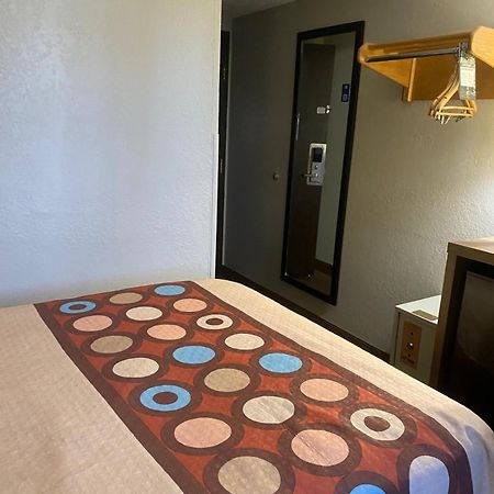 Super 8 By Wyndham Pierre Sd Motel Exterior photo