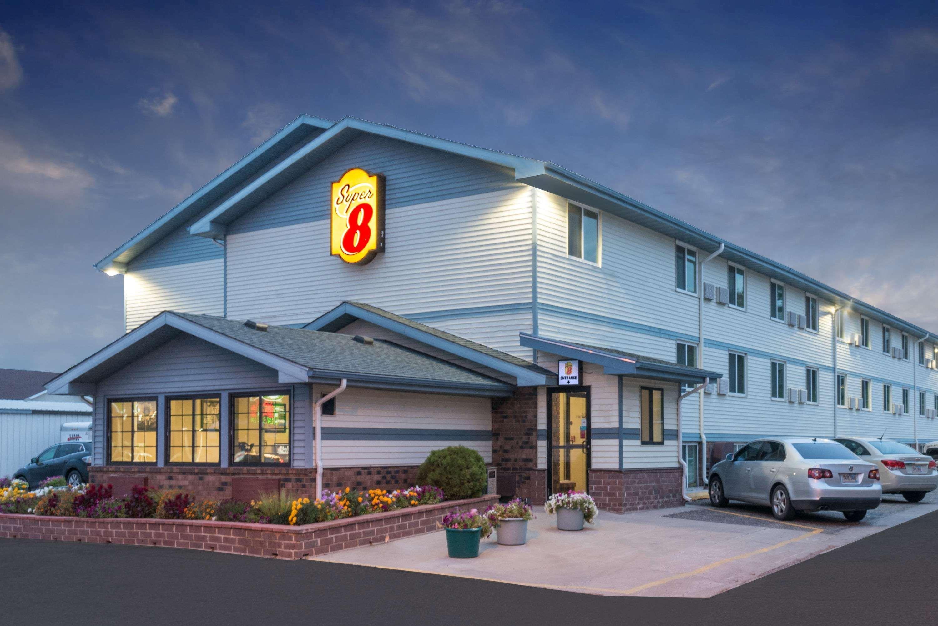 Super 8 By Wyndham Pierre Sd Motel Exterior photo