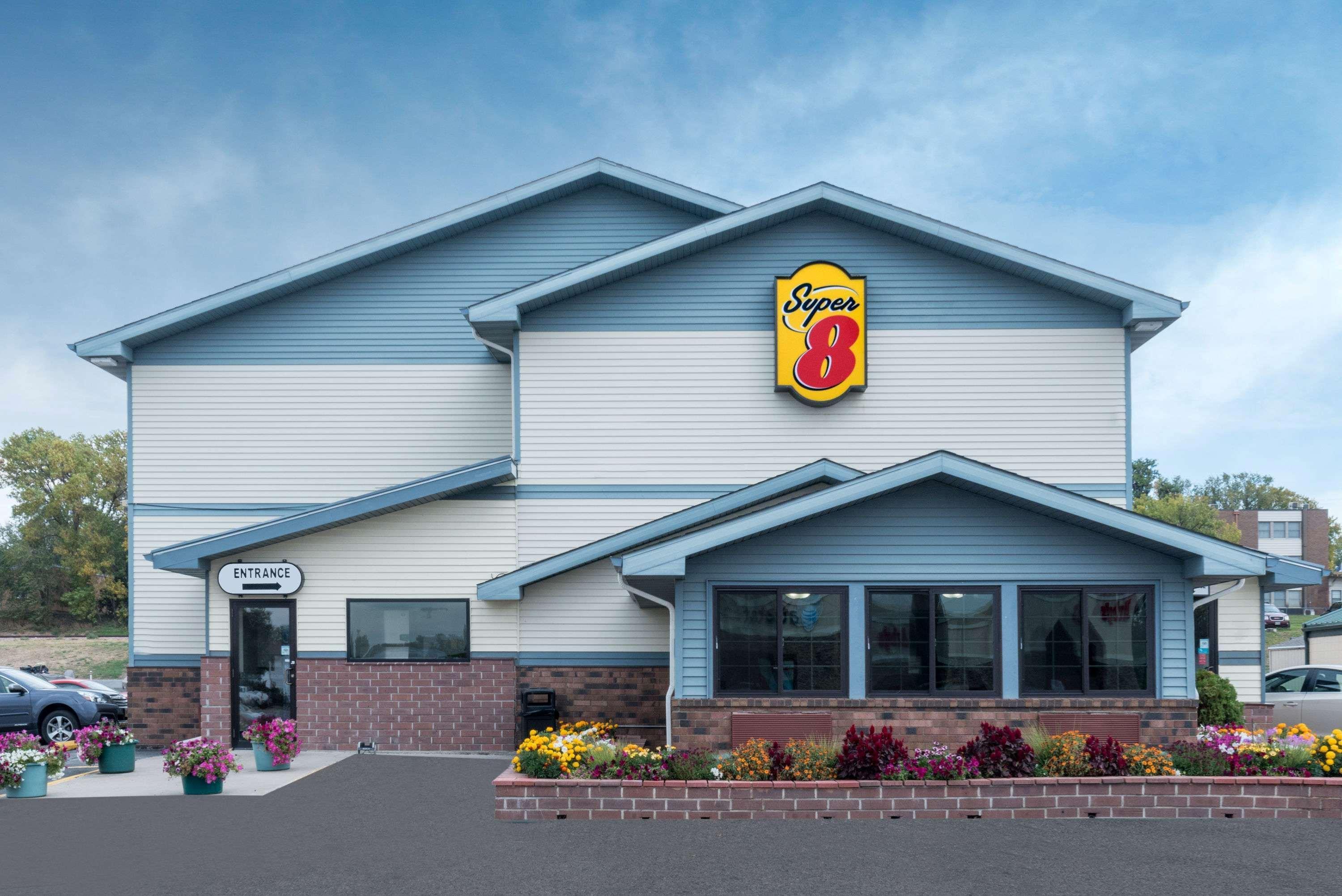 Super 8 By Wyndham Pierre Sd Motel Exterior photo