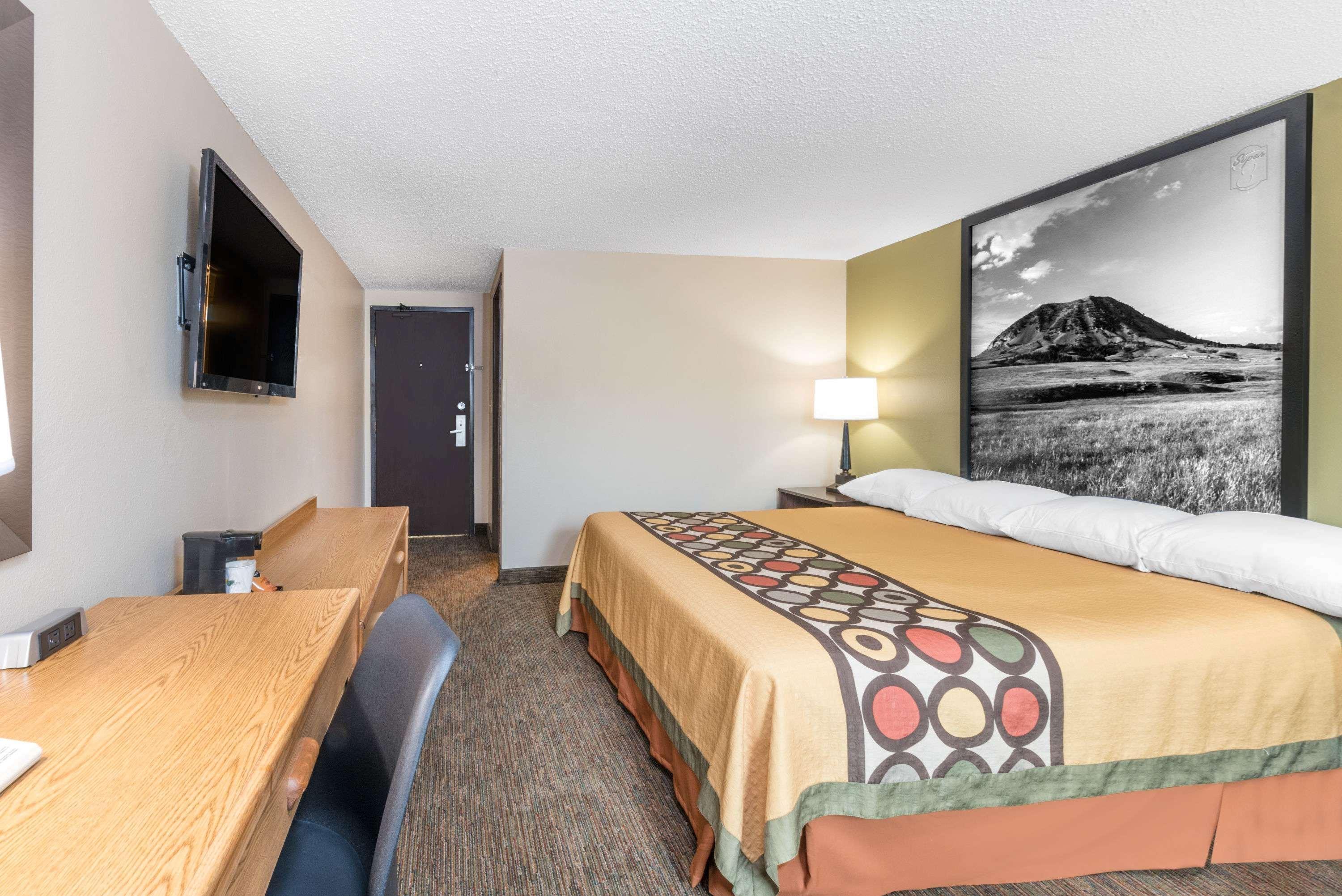 Super 8 By Wyndham Pierre Sd Motel Exterior photo