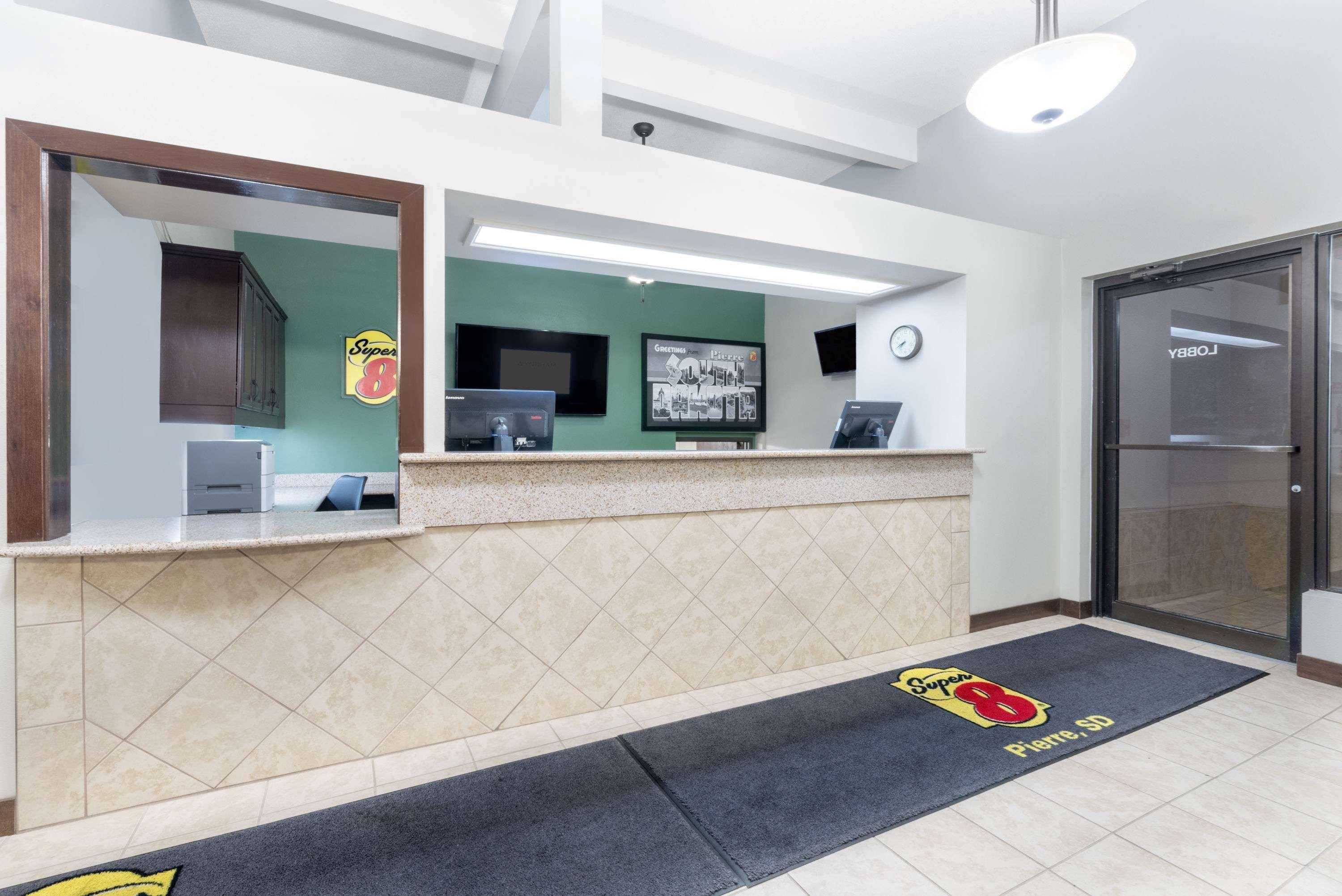 Super 8 By Wyndham Pierre Sd Motel Exterior photo