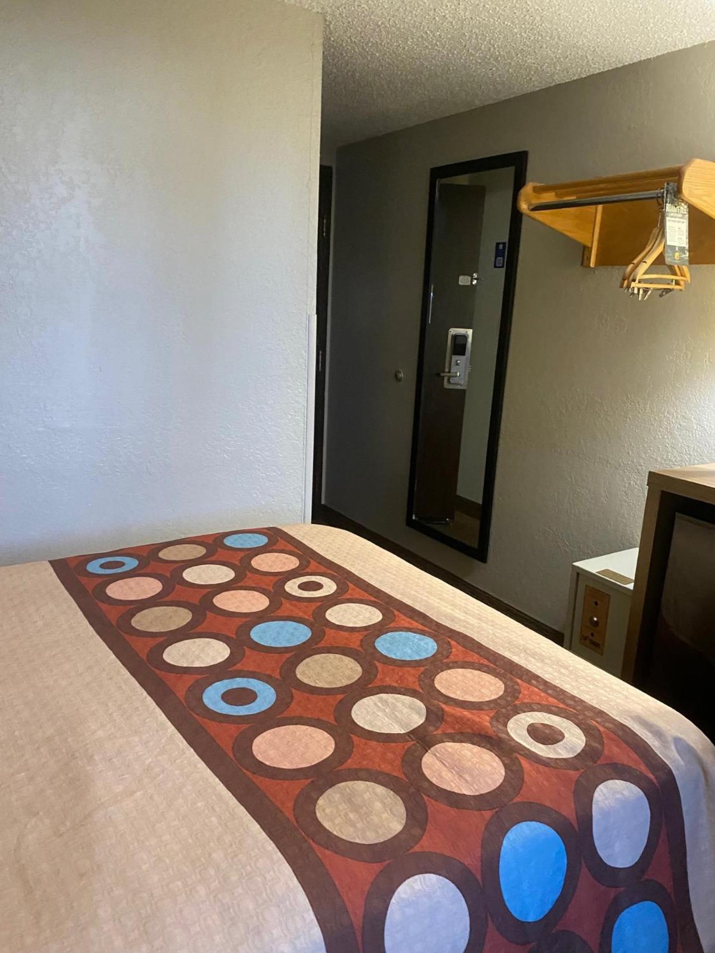Super 8 By Wyndham Pierre Sd Motel Exterior photo