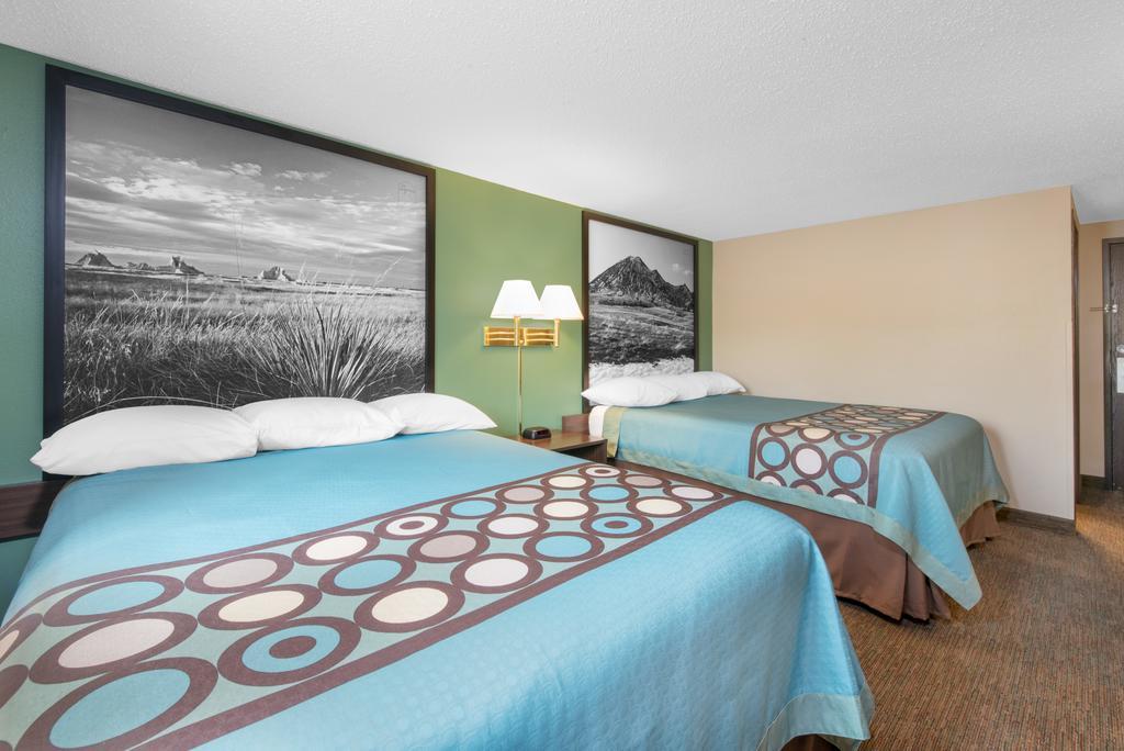 Super 8 By Wyndham Pierre Sd Motel Exterior photo