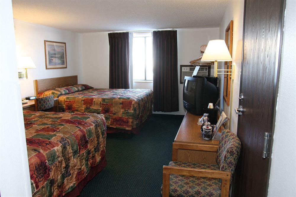 Super 8 By Wyndham Pierre Sd Motel Exterior photo