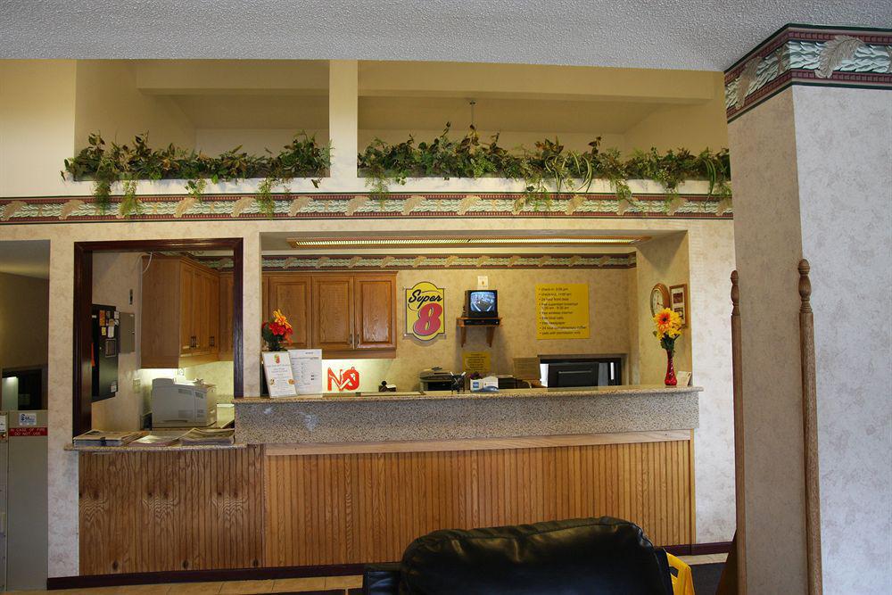 Super 8 By Wyndham Pierre Sd Motel Exterior photo